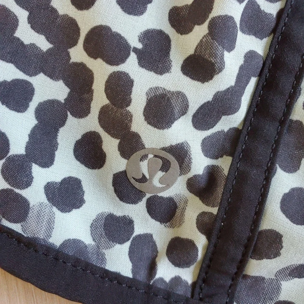 Lululemon Tracker Shorts III Womens XS 4 Black Blue Ace Spot Tranquil 4